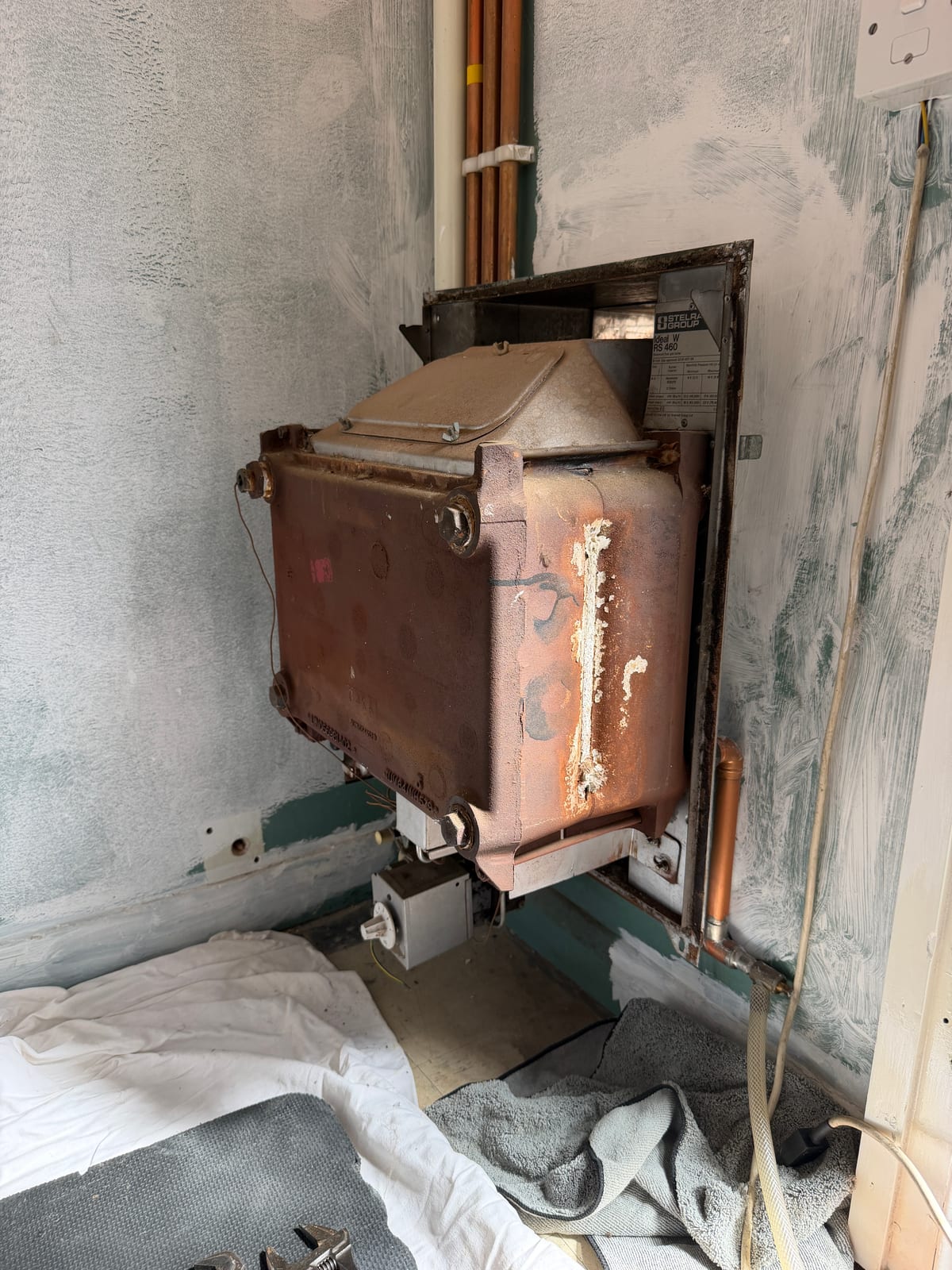 Very old boiler before replacement with a Worcester 4000 combi boiler in Epsom