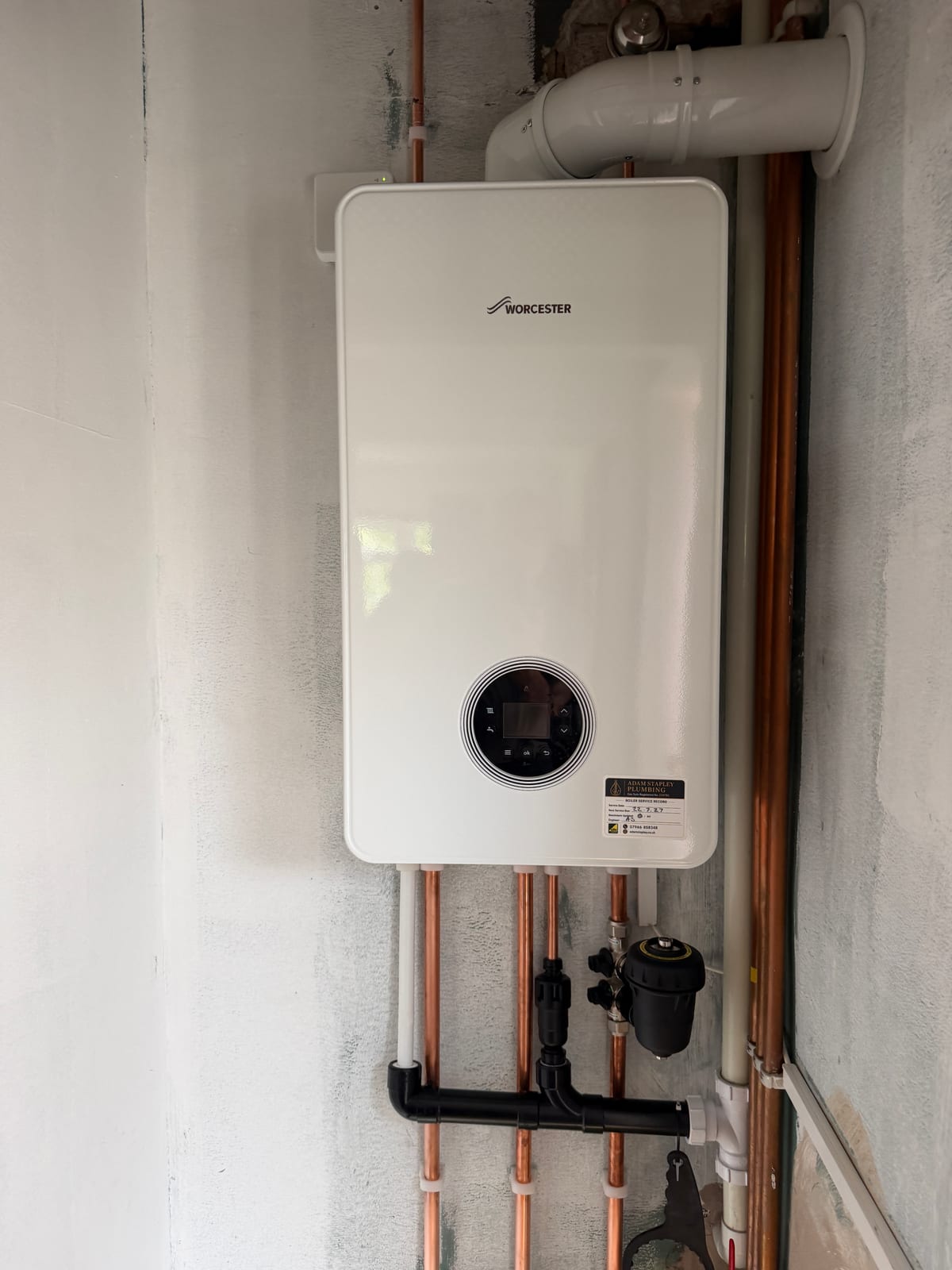 Worcester Greenstar 4000 30kW combi boiler installed with neat new copper pipework in Epsom